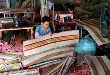 Chuyện anh Tư Rùa và chiếc bàn chẻ lác