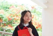 Con gái của Mẹ “làm” bác sĩ từ năm 3 tuổi!