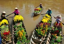 Chợ kinh ngày giáp Tết